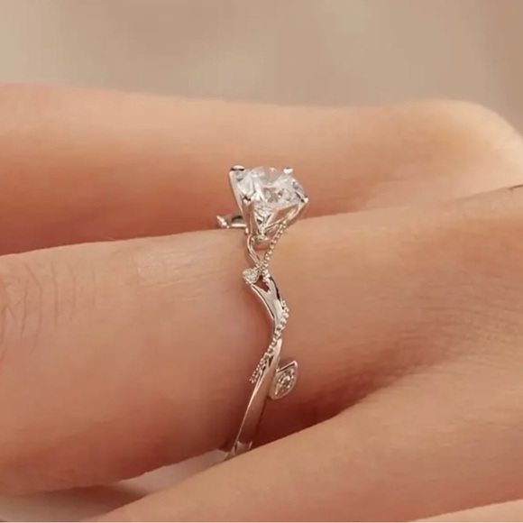 Cubic Zirconia Silver Ring - size 5.5 NEW - Picture 7 of 8